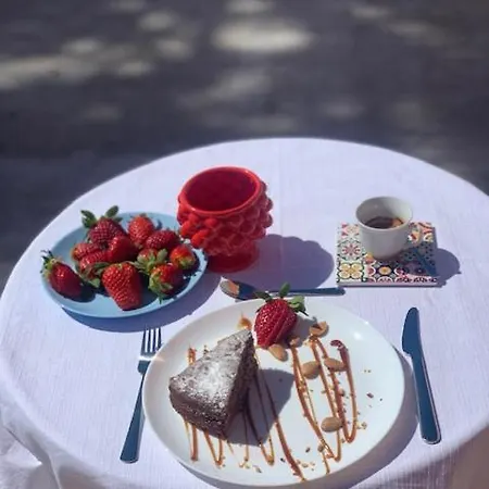 Alojamento de Acomodação e Pequeno-almoço La Pomelia Sofia Trappitello
