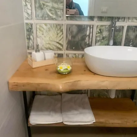Alojamento de Acomodação e Pequeno-almoço La Pomelia Sofia Trappitello