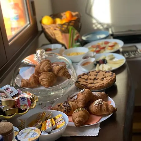 Alojamento de Acomodação e Pequeno-almoço La Pomelia Sofia Trappitello
